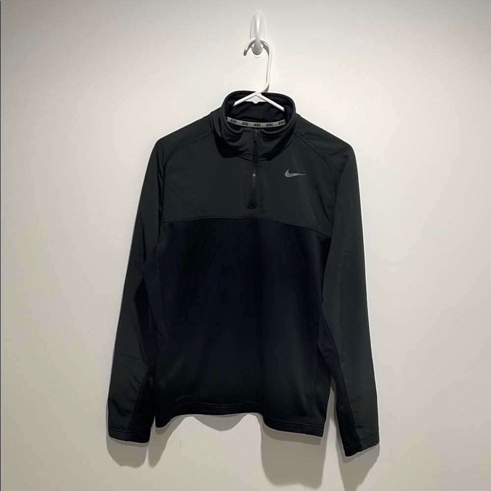 Nike | Black Performance Jacket with Quarter-Zip Design